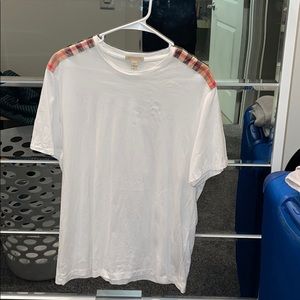 This is a BURBERRY XL short sleeve T-shirt white